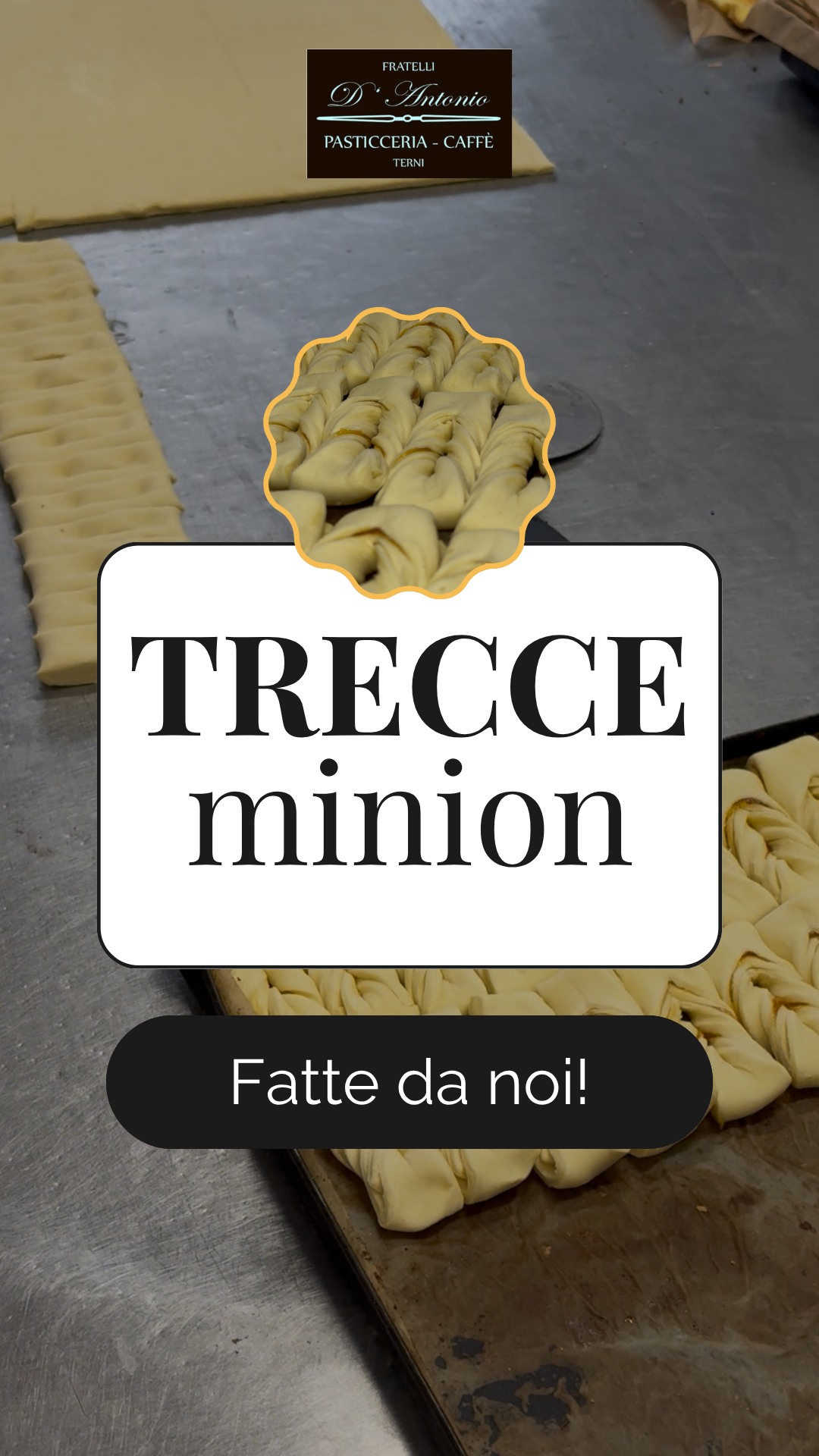 Piccole nelle dimensioni, grandi nel gusto. ✨
Le nostre trecce mignon nascono ogni giorno nel nostro laboratorio, preparate e intrecciate a mano con cura e tanta passione.

Soffici, golose e perfette per accompagnare un buon caffè o per concedersi una piccola pausa di dolcezza. 🤎

Una tira l’altra… provare per credere! 😋
Ti aspettiamo da Fratelli D’Antonio.

#FratelliDAntonio #PasticceriaArtigianale #TrecceMignon #PasticceriaTerni #Terni